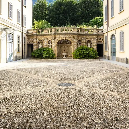 Della Torre *